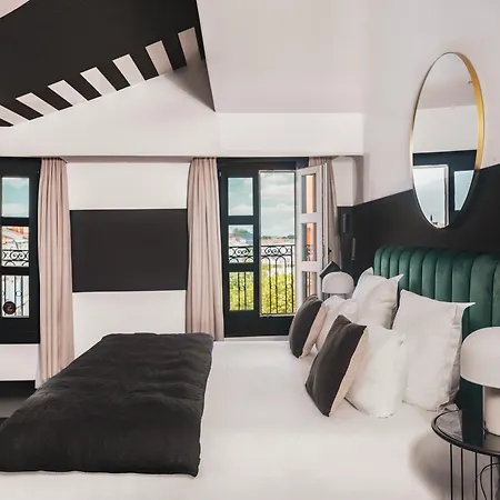Maisons Du Monde & - La Rochelle Vieux Port Hotel 4*