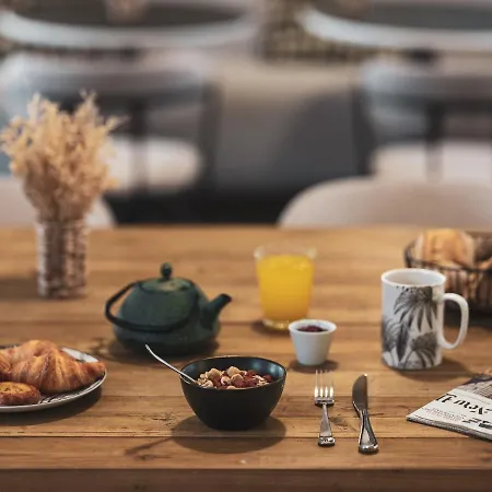 Maisons Du Monde & - La Rochelle Vieux Port Hotel 4*