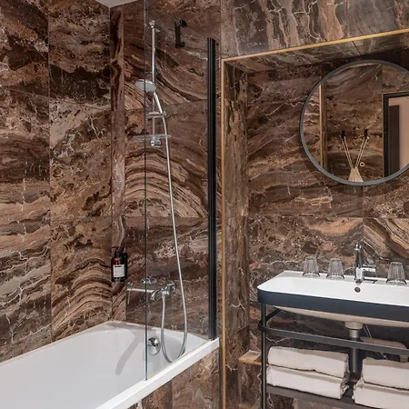 Maisons Du Monde & - La Rochelle Vieux Port Hotel 4*
