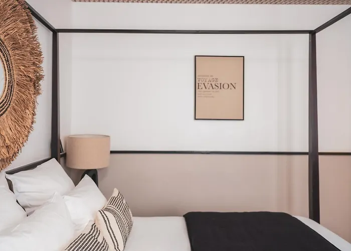 Maisons Du Monde & - Vieux Port Hotel 4*