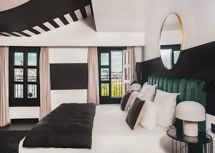 Maisons Du Monde & - Vieux Port Hotel 4*