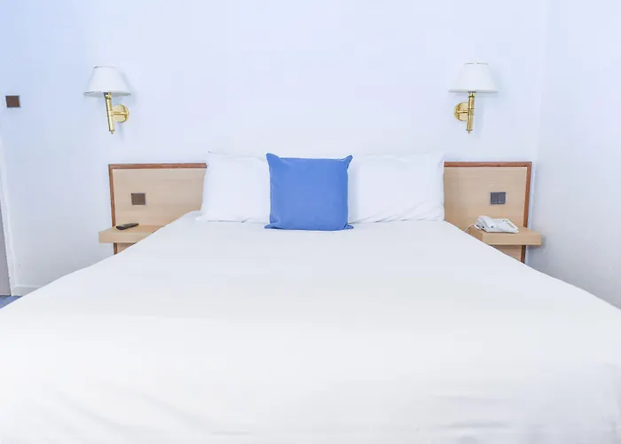 Maisons Du Monde & - Vieux Port Hotel 4*