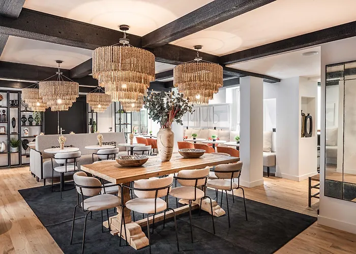 Maisons Du Monde & - Vieux Port Hotel 4*